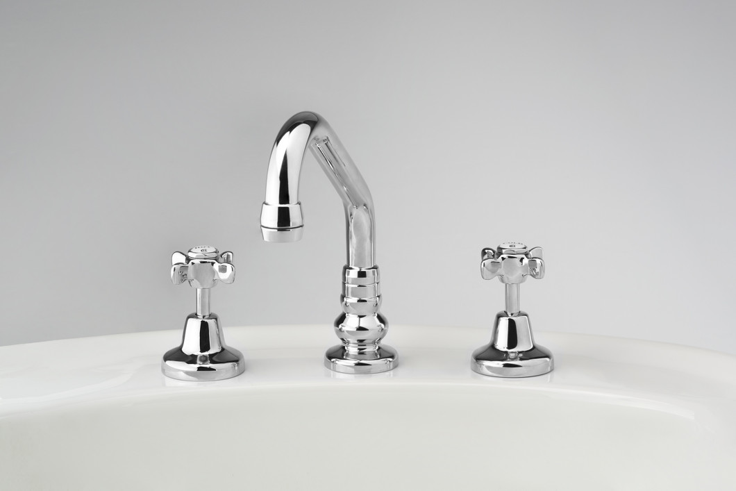 Photo: HE4032 in Chrome Plate (CP) finish