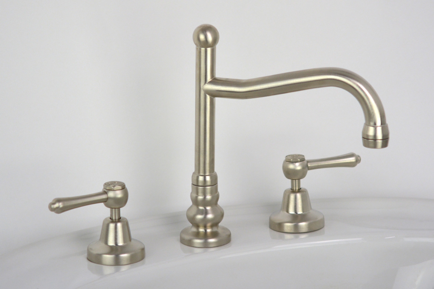 CB Olde Adelaide Basin Set with Swivel Outlet and Roulette Lever