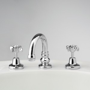 Heritage Basin Set with Fixed Gooseneck Outlet