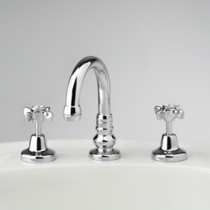 Heritage Basin Set with Swivel Gooseneck Outlet