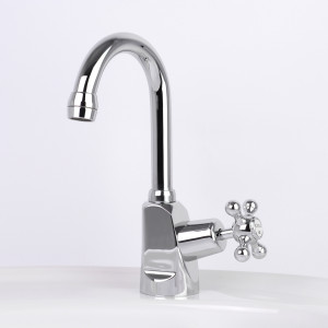 Roulette Drinking Water Pillar Tap with Swivel Gooseneck Outlet