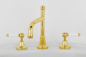 Photo: RL4555 in Antique Brass (AB) finish and with White Lever Inserts Upgrade (LCNS)