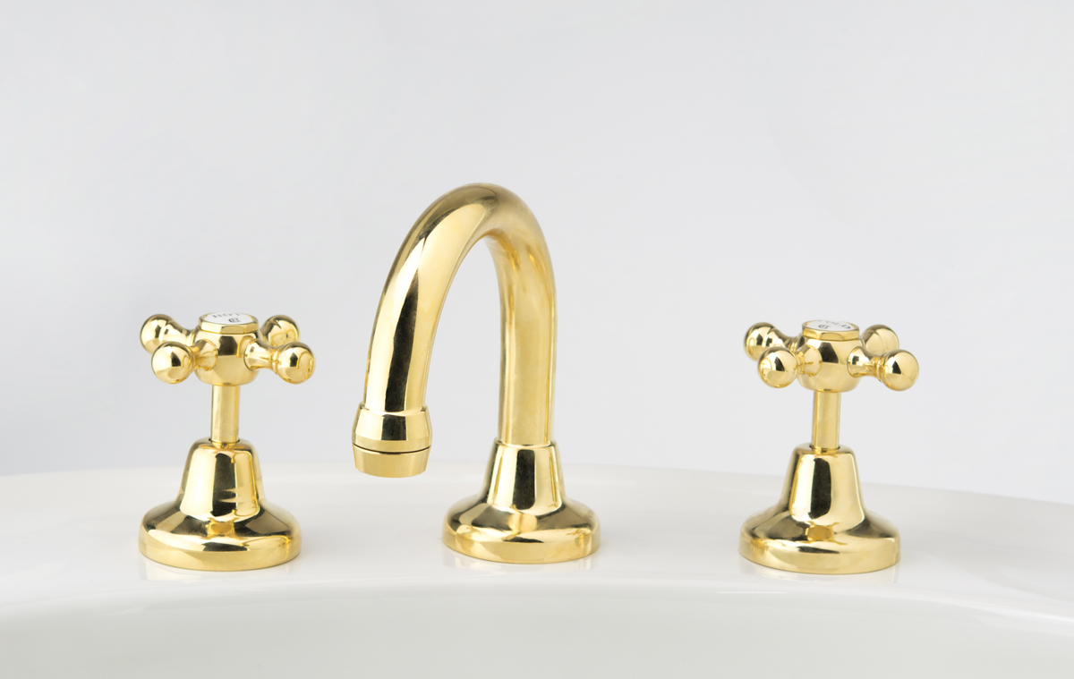 Roulette Basin Set with Fixed Gooseneck Outlet in Antique Brass