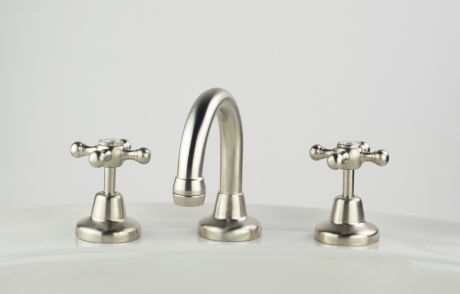Roulette Basin Set with Fixed Gooseneck Outlet in Brushed Nickel Plate Finish